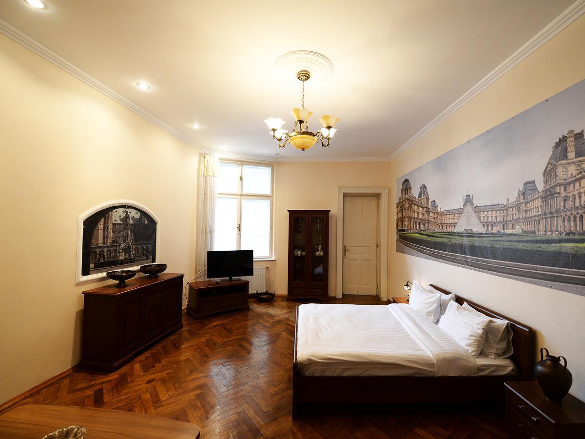 The Historical Family Nest In City Centre Львов Экстерьер фото